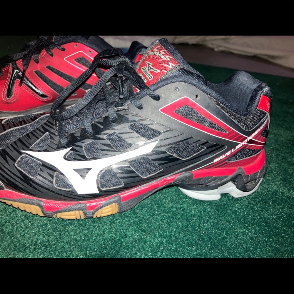 Mizuno volleyball shoes